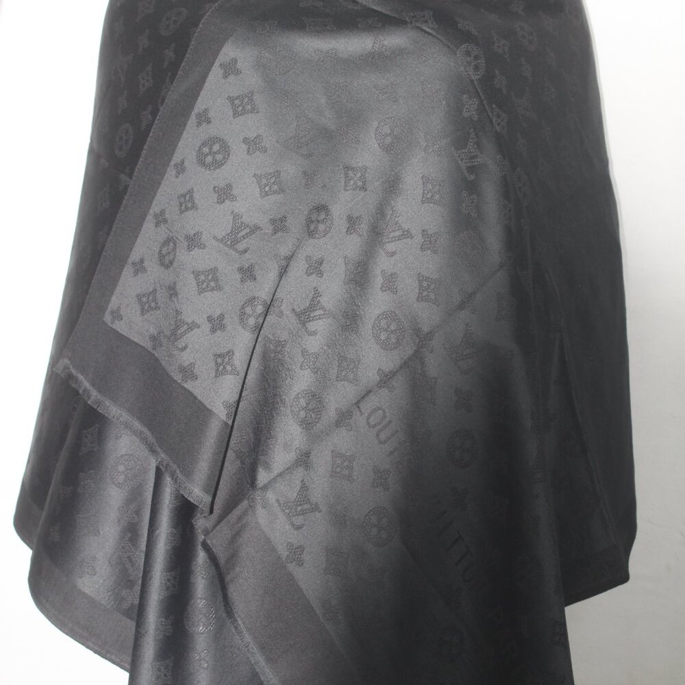 Authentic Louis Vuitton Scarf Wrap Shawl 65% Cashmere 35% Silk Black Used - Picture 2 of 10